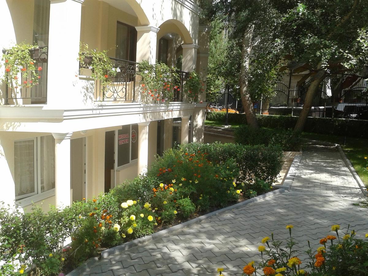 Hotel Seasons 3 ซันนีบีช ภายนอก รูปภาพ